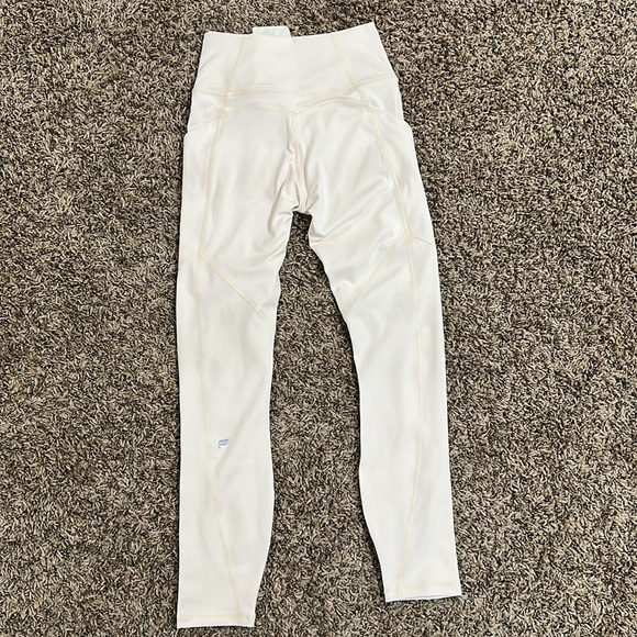 NWT Fabletics Oasis Pure Luxe 7/8 High-Waisted Legging in Oats - Picture 4 of 7
